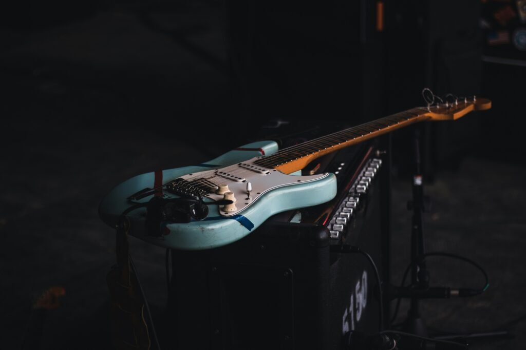 7 Sai Lầm Khi Tự Học Guitar Điện Khiến Bạn Tiến Bộ Chậm